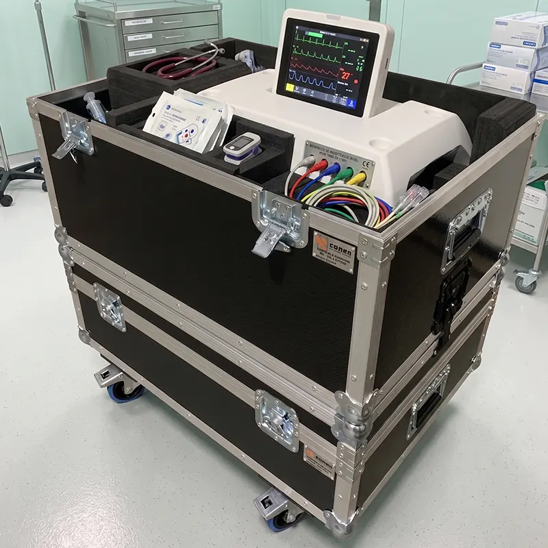Malle avec aménagements sur mesure et callage de mousse flight case pour appareil medical