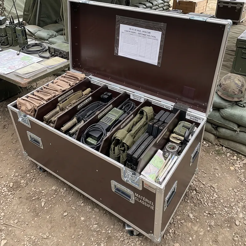Malle de rangement avec cloisons amovibles Flight case malle militaire